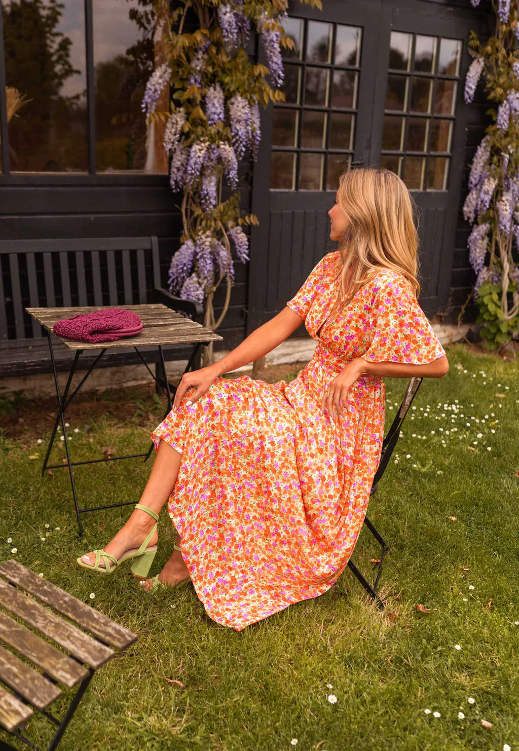 Hulda Blumenkjolen – Sommerglans med feminin charme