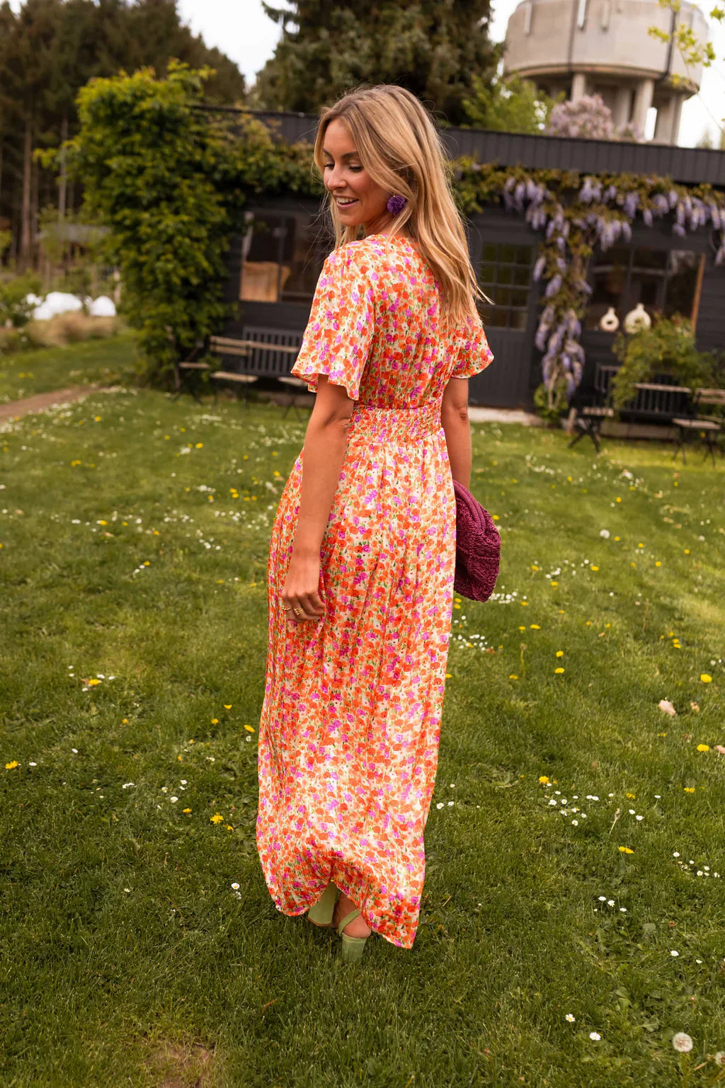 Hulda Blumenkjolen – Sommerglans med feminin charme